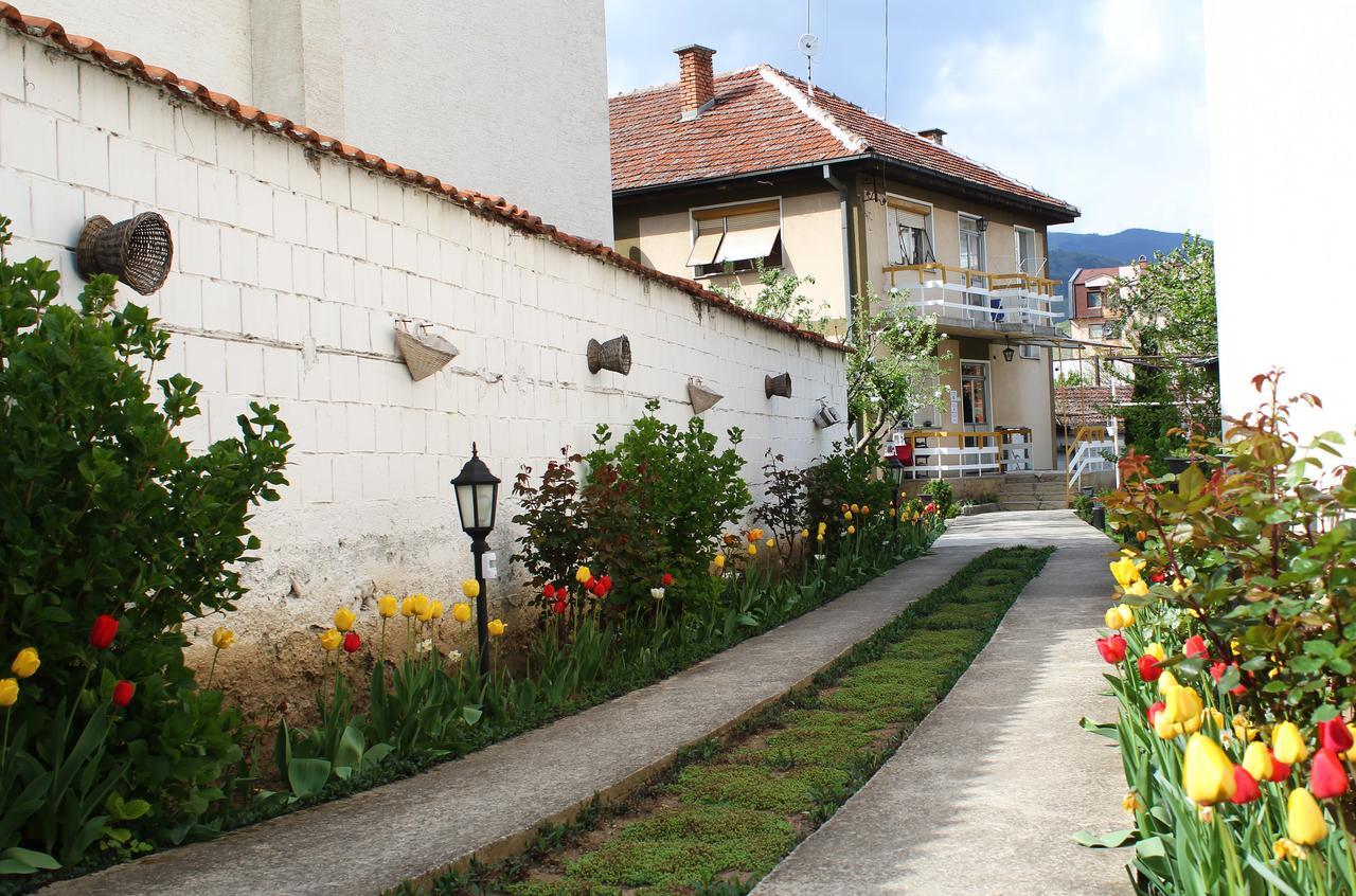 Sarac Hostel Peje Exterior photo