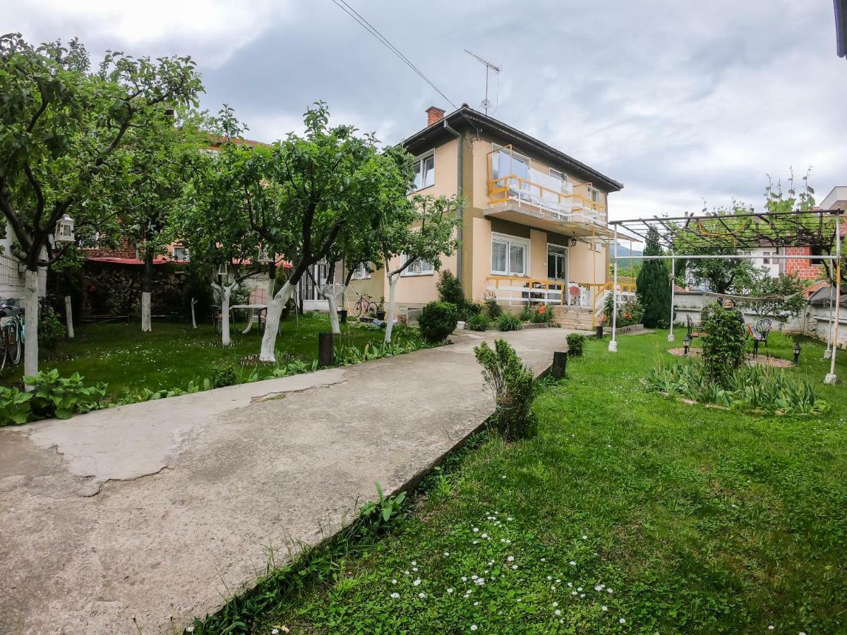 Sarac Hostel Peje Exterior photo